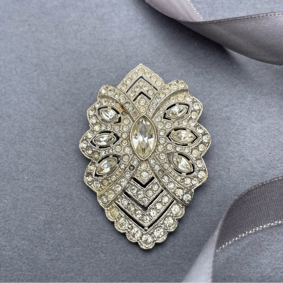 Vintage Art Deco Clear Rhinestone Pavé Scarf Clip - Picture 10 of 14